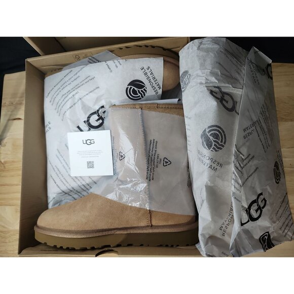 UGG classic short II Size 8 Tan - Picture 6 of 7